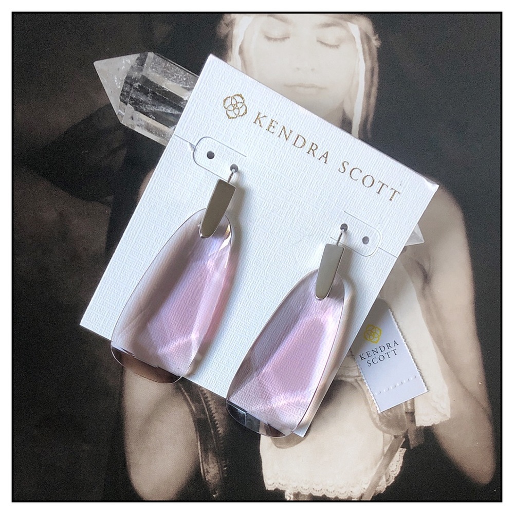 💥SOLD OUT💥Kendra Scott Rhodium Plated Violet Drop Earrings - Picture 1 of 4